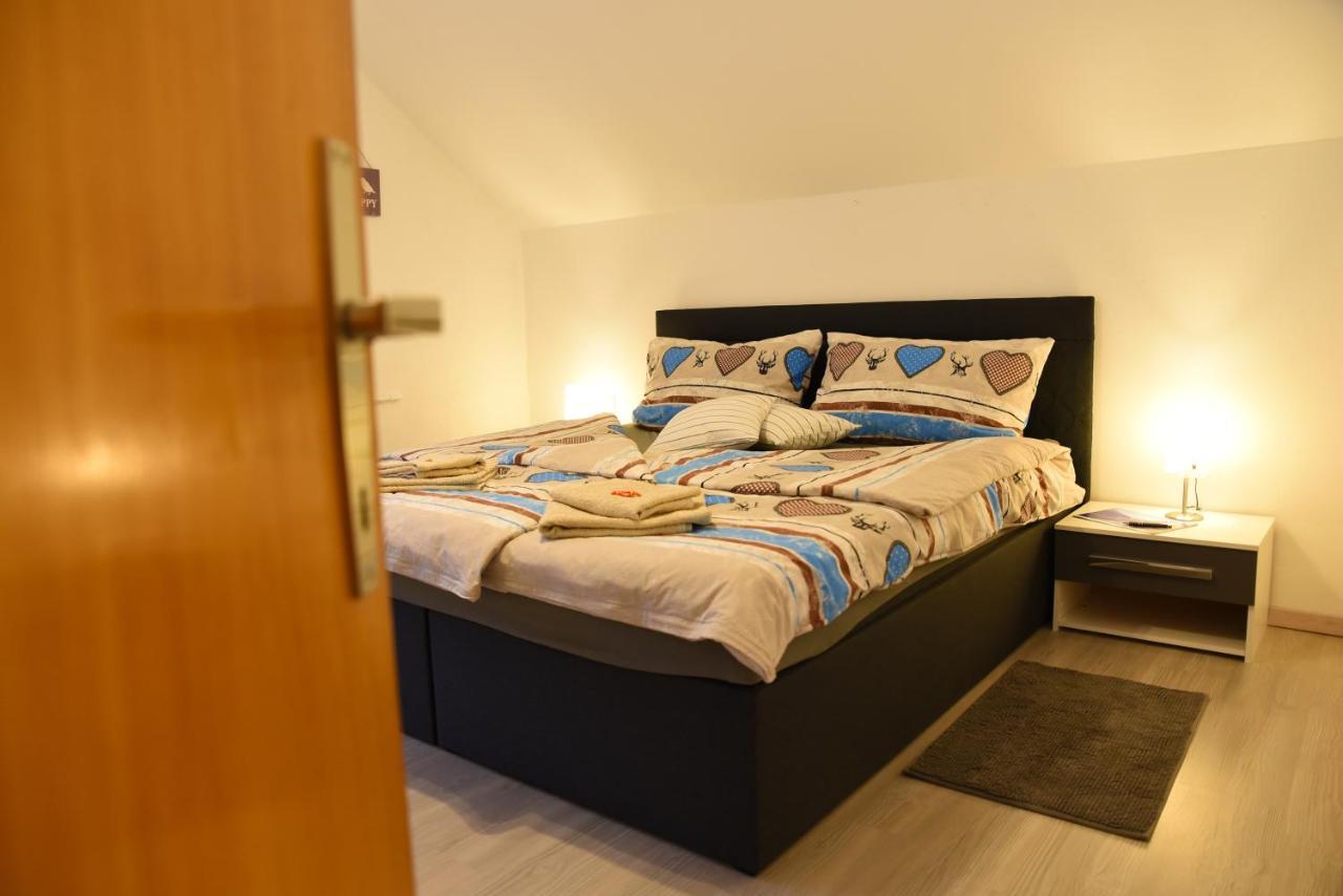Appartement 80 M2 Haushaelfte, 3 Zimmer, Parkplaetze, Bis 6 Pers à Wängle Extérieur photo
